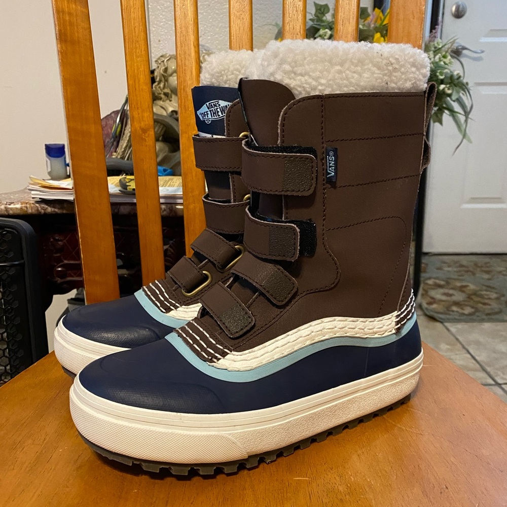 Vans standard v snow mountain boots men’s 5.5!
